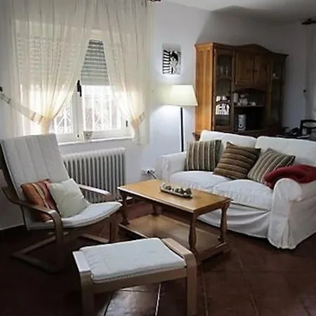 Confortable Vivienda De Uso Turistico Con Jardin בית נופש