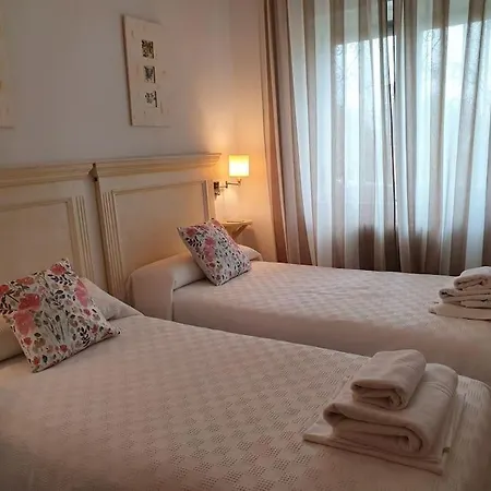 Confortable Vivienda De Uso Turistico Con Jardin בית נופש