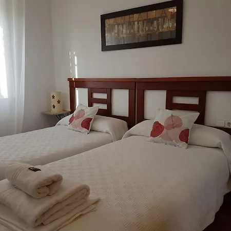 בית נופש Confortable Vivienda De Uso Turistico Con Jardin *